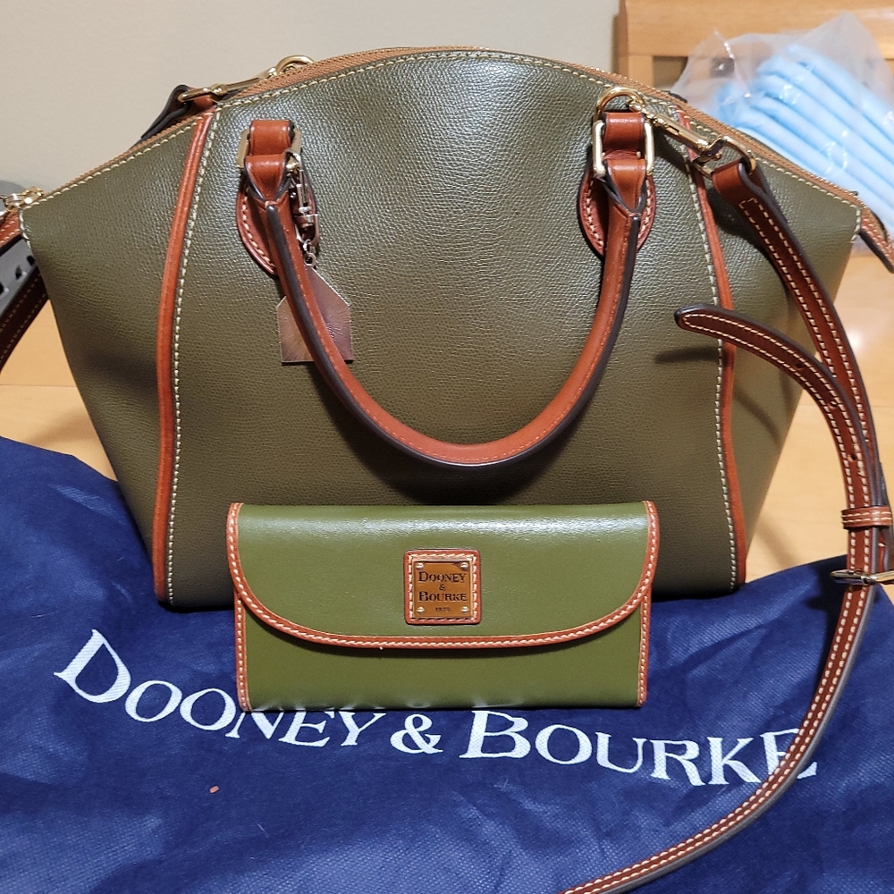 Dooney and Bourke bag and wallet set